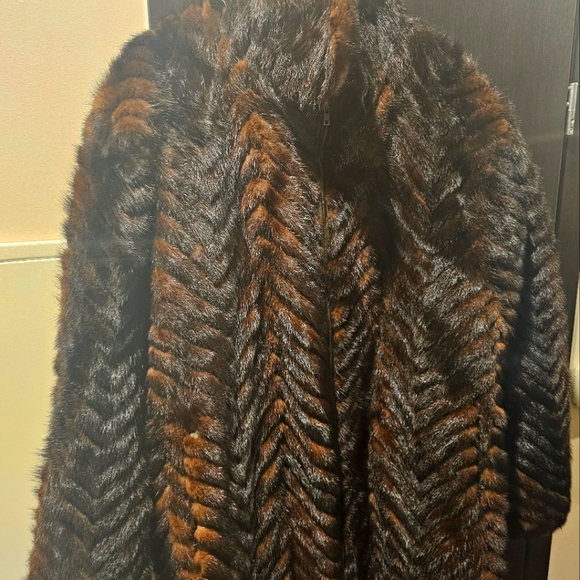 BEAVER FUR COAT - Picture 1 of 2